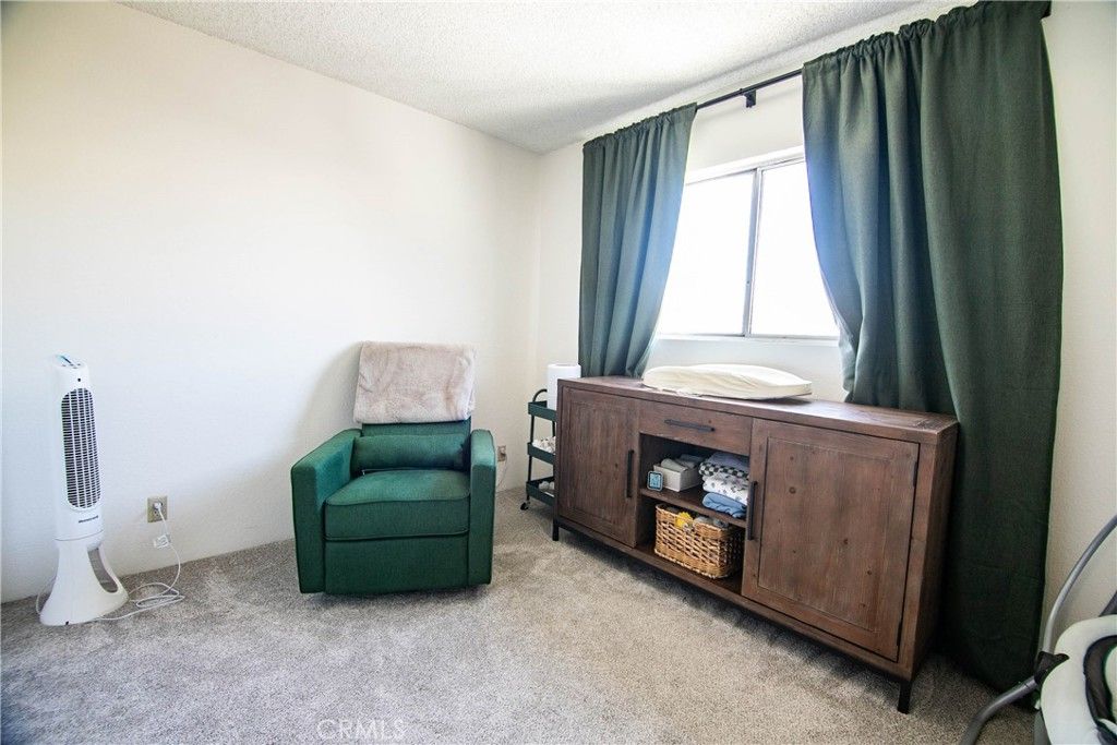 Image 25 of property listing at 639 E Olive 5, Burbank, CA 91501