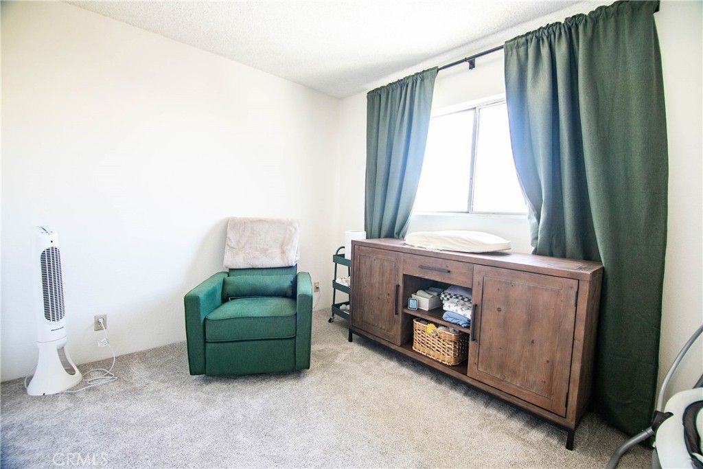 Image 26 of property listing at 639 E Olive 5, Burbank, CA 91501