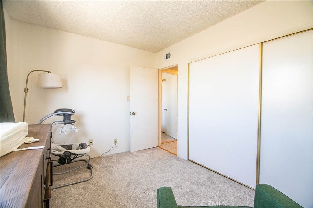 Image 27 of property listing at 639 E Olive 5, Burbank, CA 91501