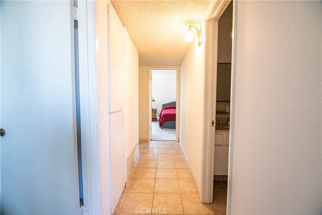 Image 28 of property listing at 639 E Olive 5, Burbank, CA 91501
