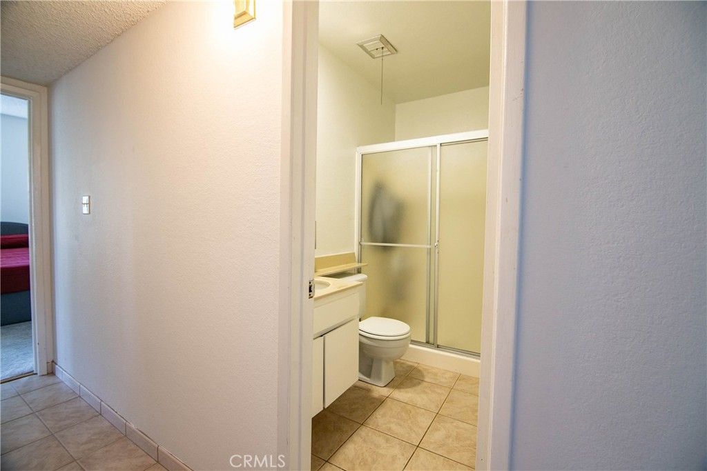 Image 29 of property listing at 639 E Olive 5, Burbank, CA 91501