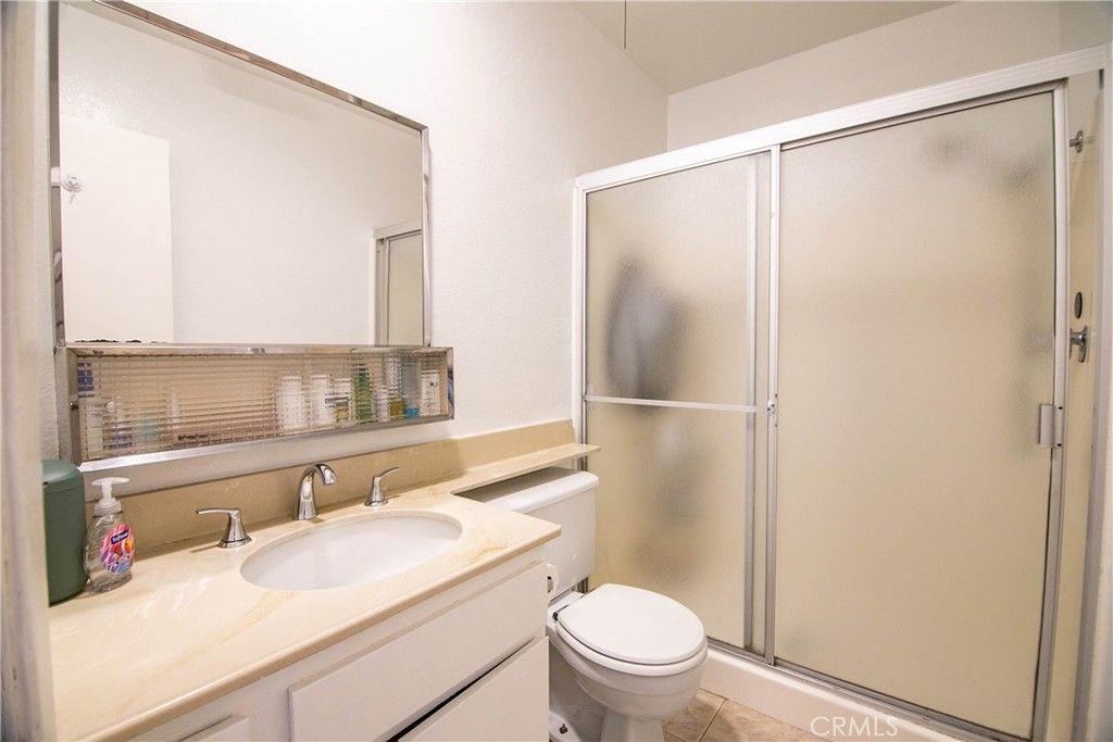 Image 30 of property listing at 639 E Olive 5, Burbank, CA 91501