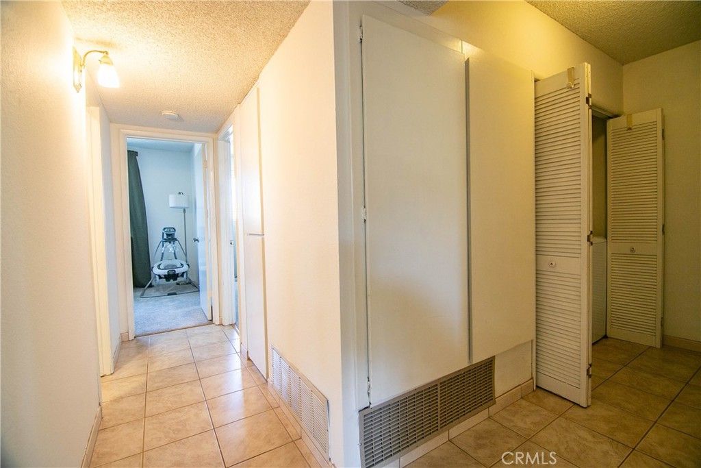 Image 35 of property listing at 639 E Olive 5, Burbank, CA 91501