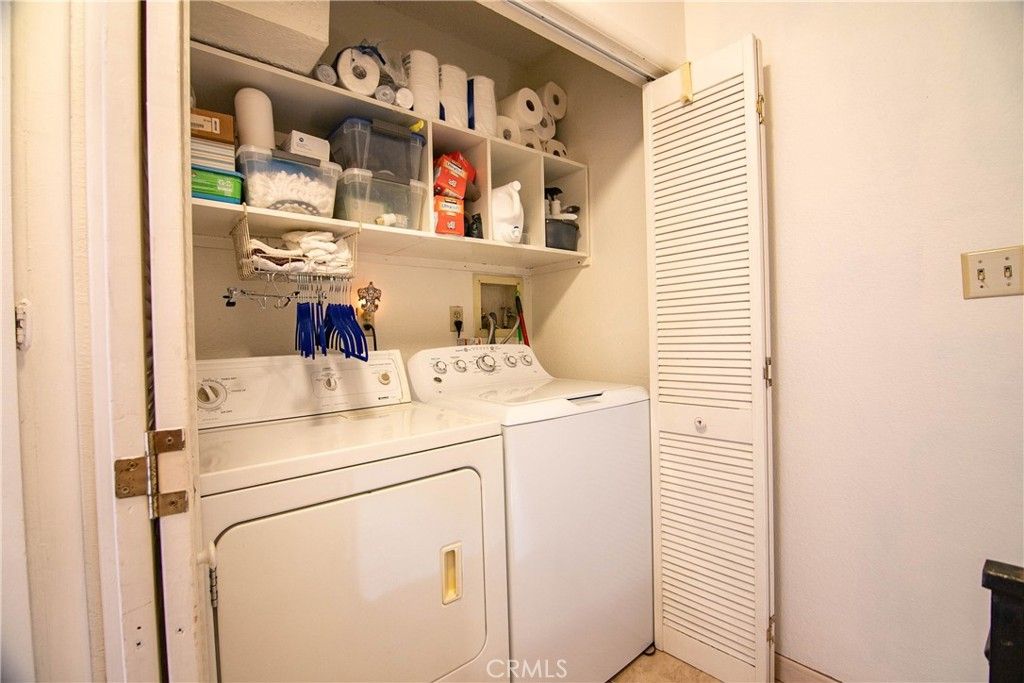 Image 36 of property listing at 639 E Olive 5, Burbank, CA 91501