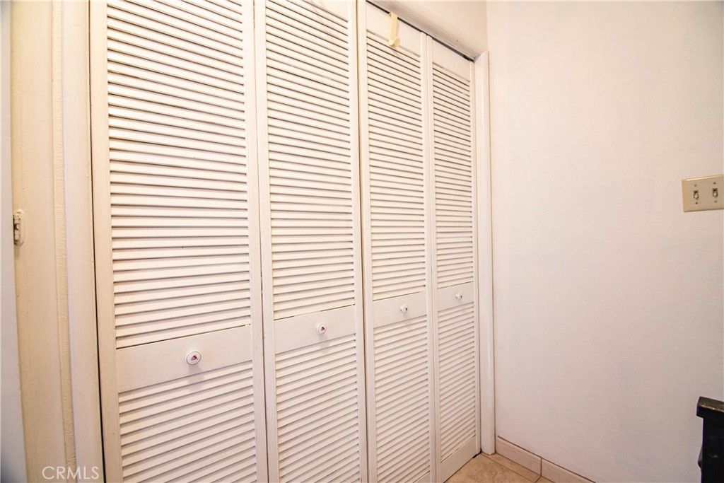 Image 37 of property listing at 639 E Olive 5, Burbank, CA 91501