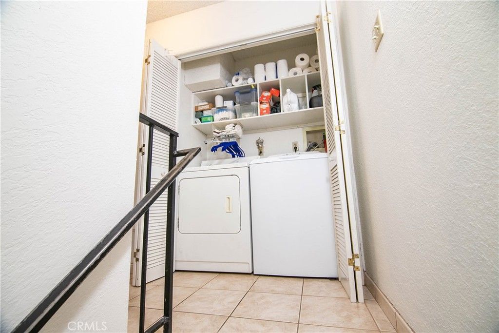 Image 38 of property listing at 639 E Olive 5, Burbank, CA 91501
