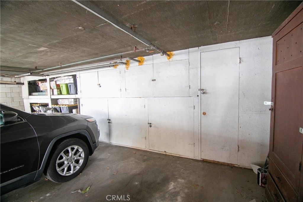 Image 40 of property listing at 639 E Olive 5, Burbank, CA 91501