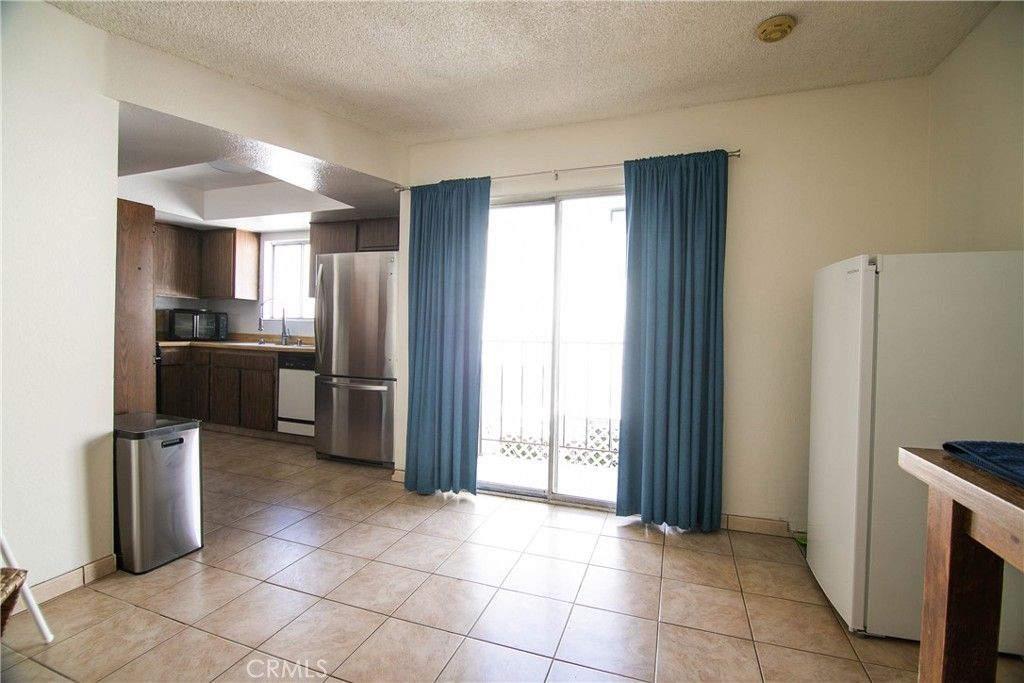 Image 9 of property listing at 639 E Olive 5, Burbank, CA 91501