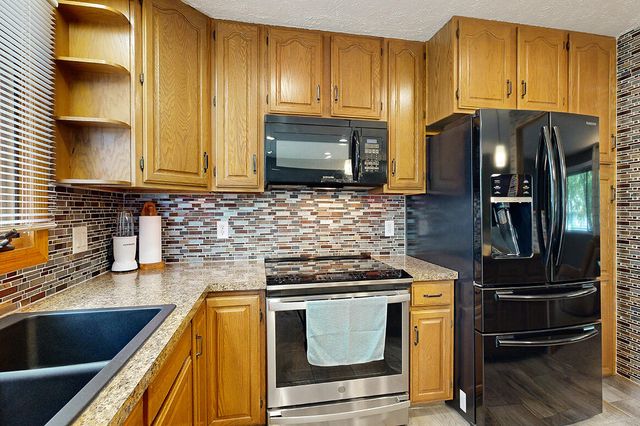 7901 LAUREL Court, La Vista, NE 68128