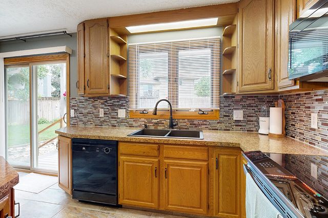 7901 LAUREL Court, La Vista, NE 68128