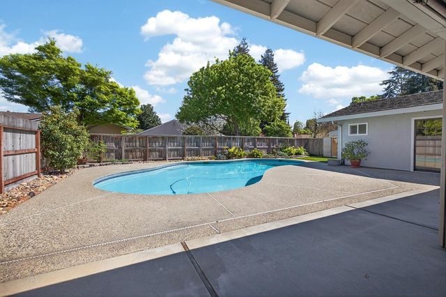 6836 Cumberland Pl, Stockton, CA 95219