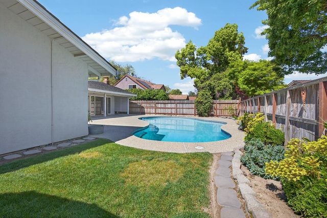 6836 Cumberland Pl, Stockton, CA 95219