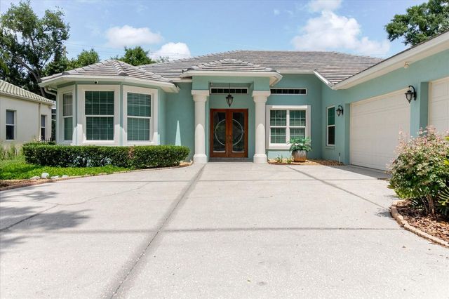 13510 WESTSHIRE DRIVE, Tampa, FL 33618