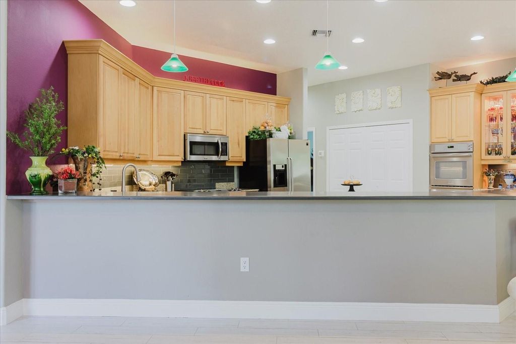 Image 23 of property listing at 13510 WESTSHIRE DRIVE, Tampa, FL 33618
