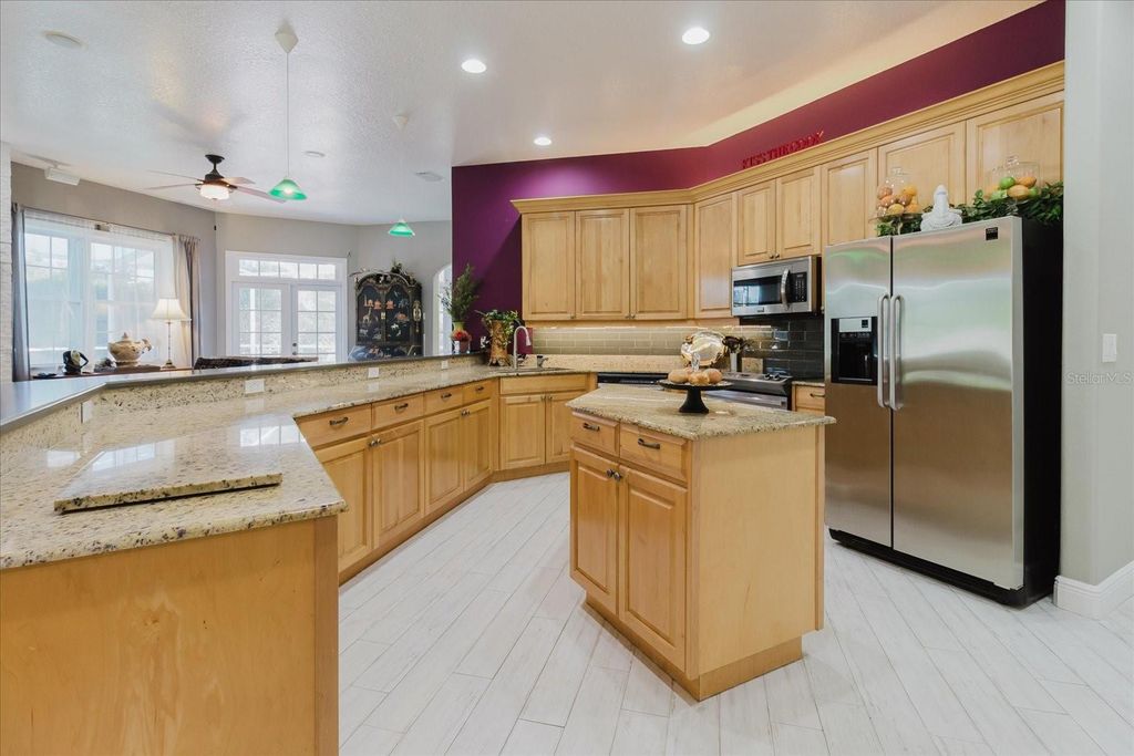 Image 26 of property listing at 13510 WESTSHIRE DRIVE, Tampa, FL 33618