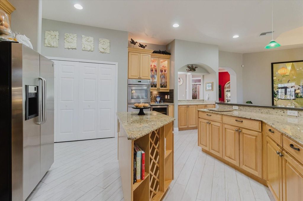Image 28 of property listing at 13510 WESTSHIRE DRIVE, Tampa, FL 33618