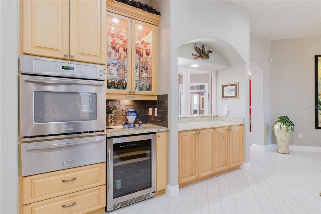 Image 30 of property listing at 13510 WESTSHIRE DRIVE, Tampa, FL 33618