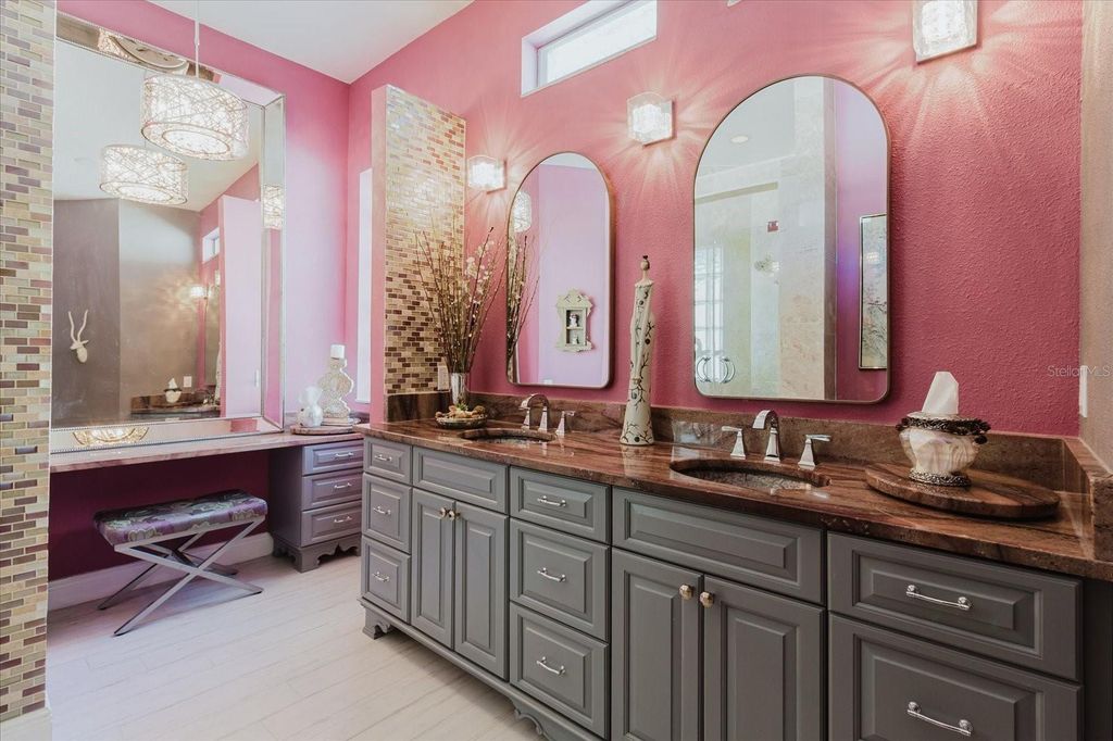 Image 37 of property listing at 13510 WESTSHIRE DRIVE, Tampa, FL 33618