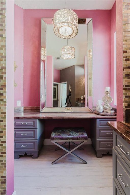 Image 38 of property listing at 13510 WESTSHIRE DRIVE, Tampa, FL 33618