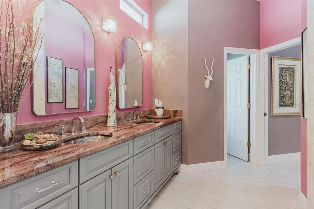Image 39 of property listing at 13510 WESTSHIRE DRIVE, Tampa, FL 33618