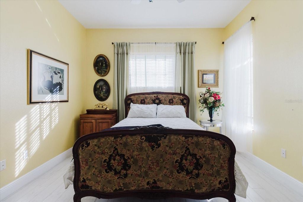 Image 45 of property listing at 13510 WESTSHIRE DRIVE, Tampa, FL 33618