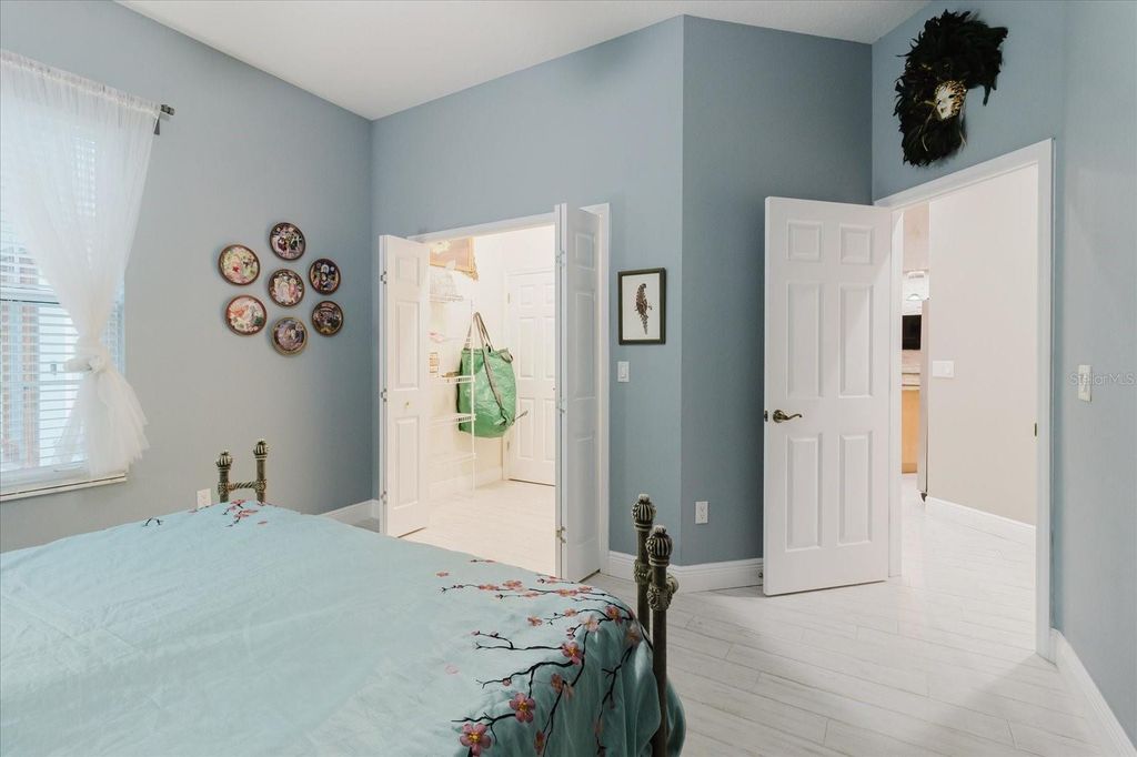 Image 61 of property listing at 13510 WESTSHIRE DRIVE, Tampa, FL 33618
