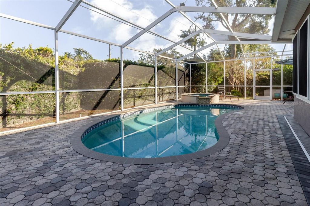 Image 74 of property listing at 13510 WESTSHIRE DRIVE, Tampa, FL 33618
