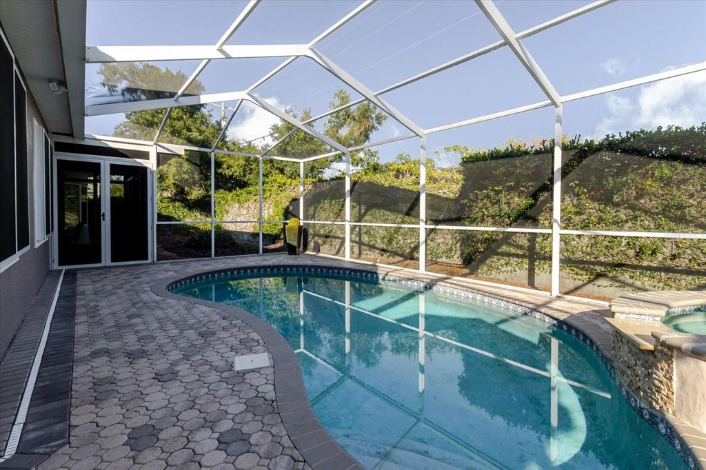 Image 75 of property listing at 13510 WESTSHIRE DRIVE, Tampa, FL 33618