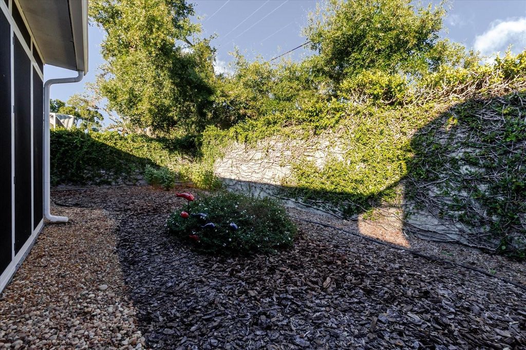 Image 79 of property listing at 13510 WESTSHIRE DRIVE, Tampa, FL 33618