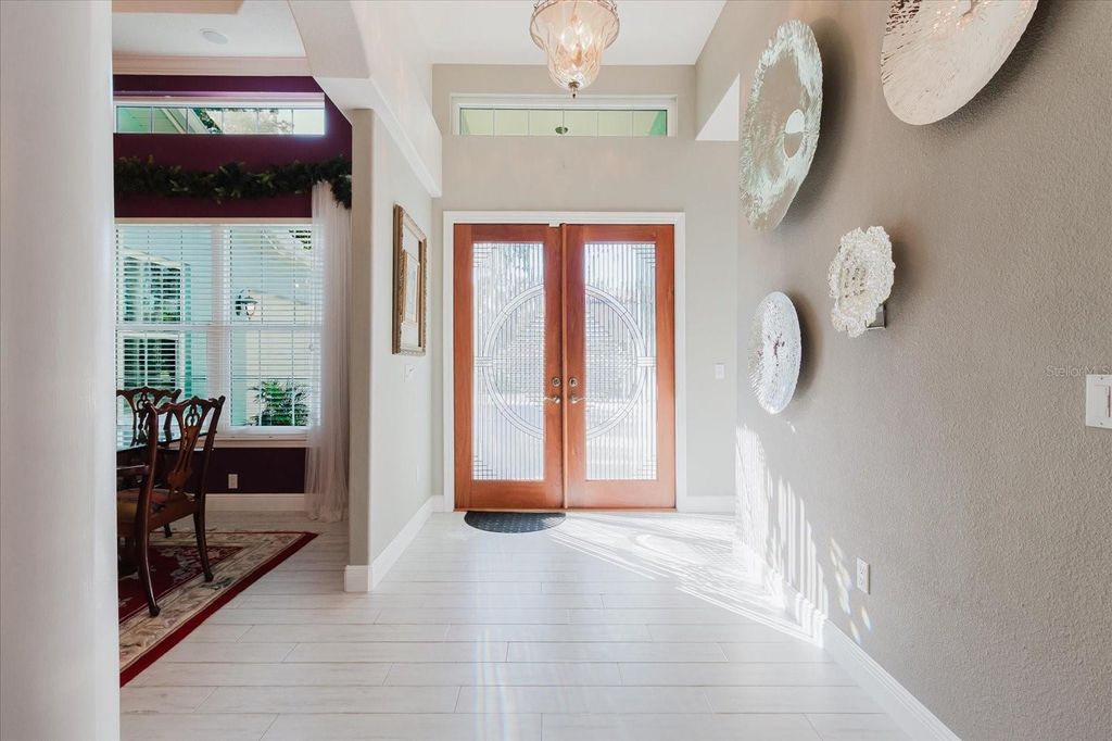 Image 9 of property listing at 13510 WESTSHIRE DRIVE, Tampa, FL 33618