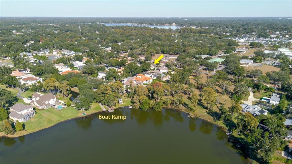 Image 81 of property listing at 13510 WESTSHIRE DRIVE, Tampa, FL 33618