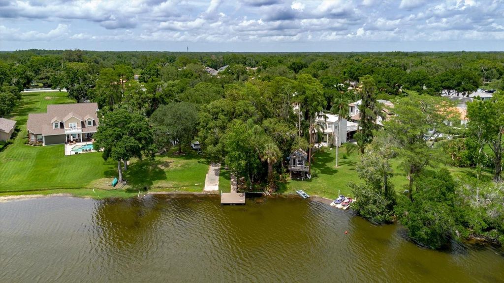 Image 89 of property listing at 13510 WESTSHIRE DRIVE, Tampa, FL 33618