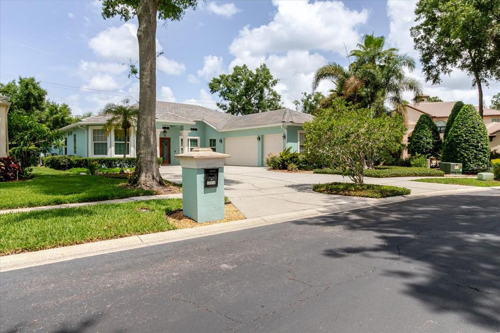 Image 92 of property listing at 13510 WESTSHIRE DRIVE, Tampa, FL 33618