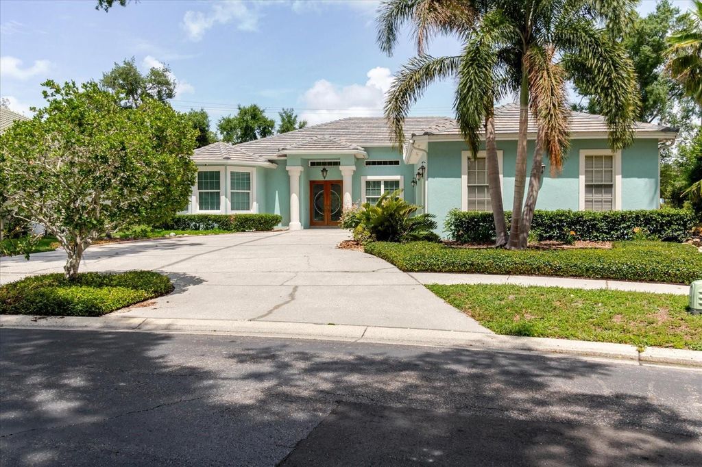 Image 93 of property listing at 13510 WESTSHIRE DRIVE, Tampa, FL 33618