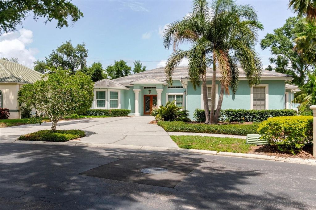 Image 96 of property listing at 13510 WESTSHIRE DRIVE, Tampa, FL 33618
