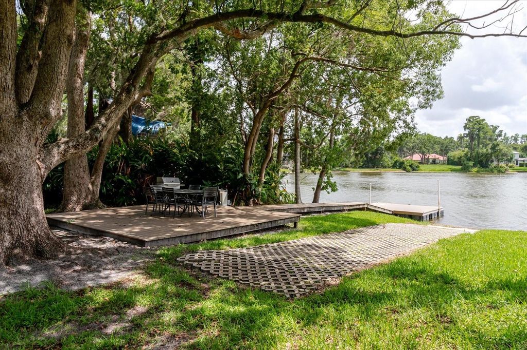 Image 98 of property listing at 13510 WESTSHIRE DRIVE, Tampa, FL 33618