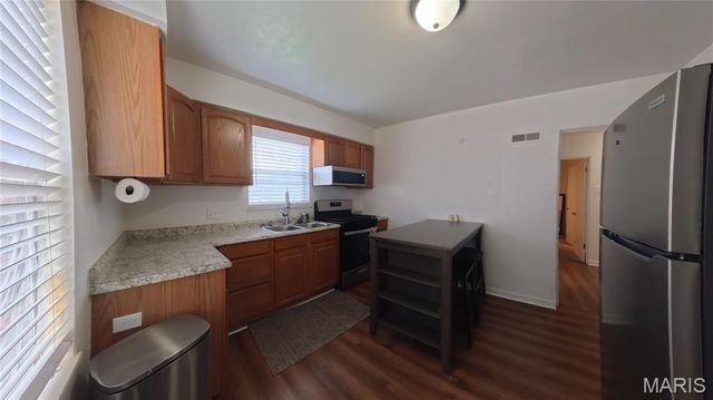 2121 W Main Street, Belleville, IL 62226