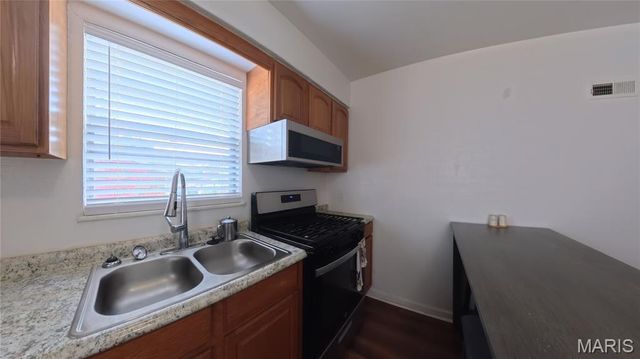 2121 W Main Street, Belleville, IL 62226