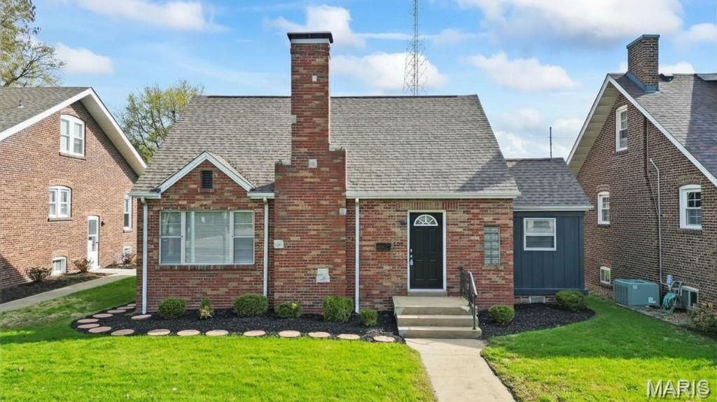 2121 W Main Street, Belleville, IL 62226