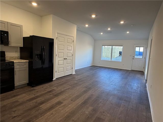 6808 SW Memphis Avenue, Bentonville, AR 72713