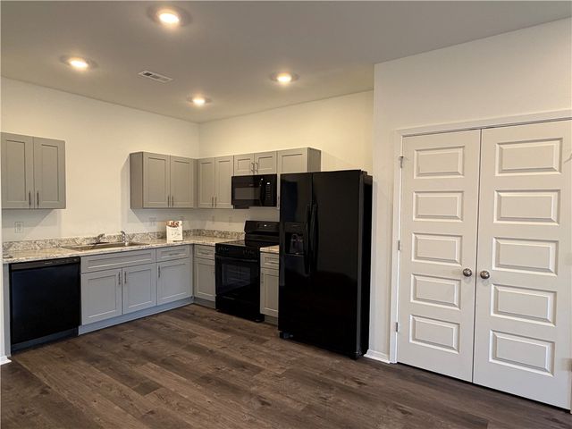 6808 SW Memphis Avenue, Bentonville, AR 72713