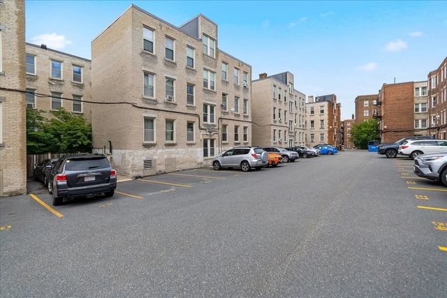 12 Ransom Rd 10, Boston, MA 02135