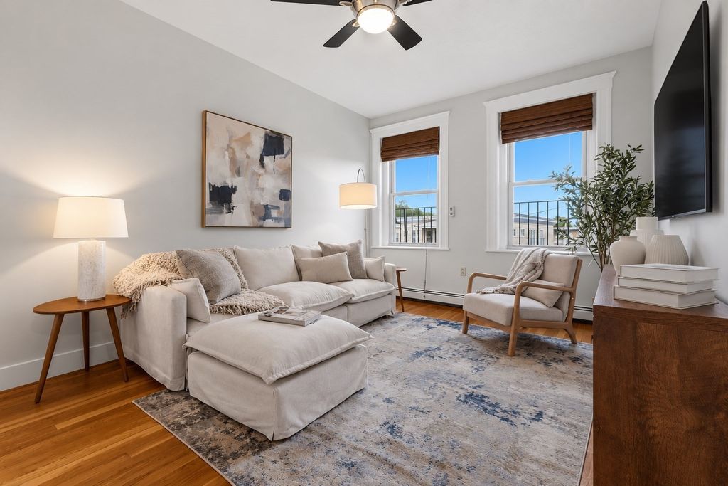 12 Ransom Rd 10, Boston, MA 02135