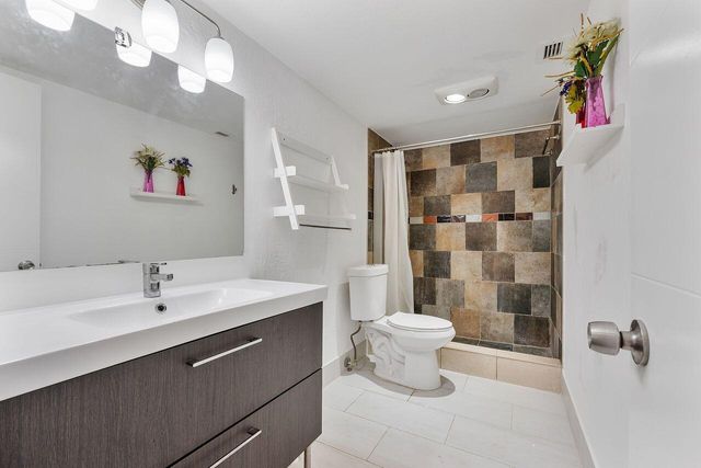 6260 S Falls Circle Drive 110, Lauderhill, FL 33319