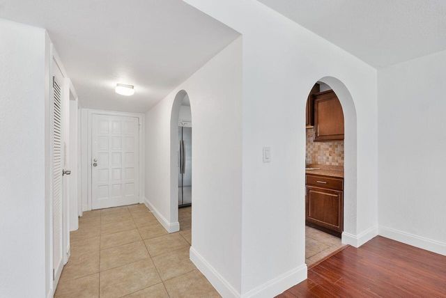 6260 S Falls Circle Drive 110, Lauderhill, FL 33319
