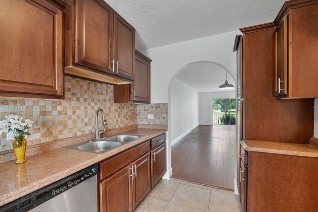 6260 S Falls Circle Drive 110, Lauderhill, FL 33319