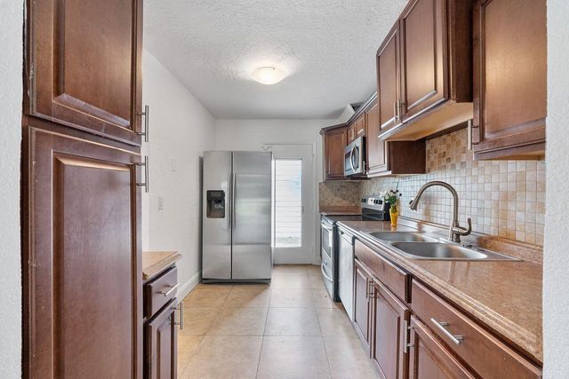 6260 S Falls Circle Drive 110, Lauderhill, FL 33319