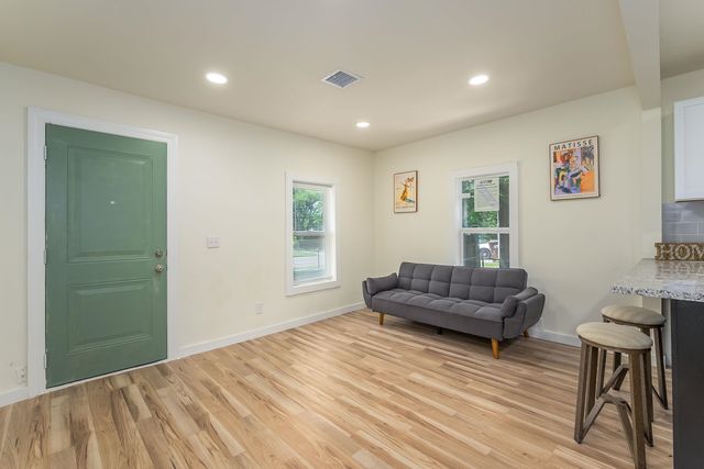 1242 N Piatt Ave, Wichita, KS 67214
