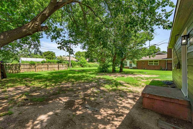 1242 N Piatt Ave, Wichita, KS 67214