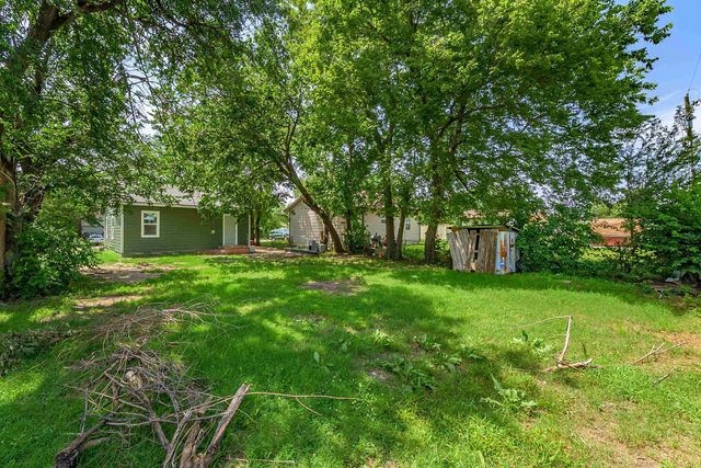 1242 N Piatt Ave, Wichita, KS 67214
